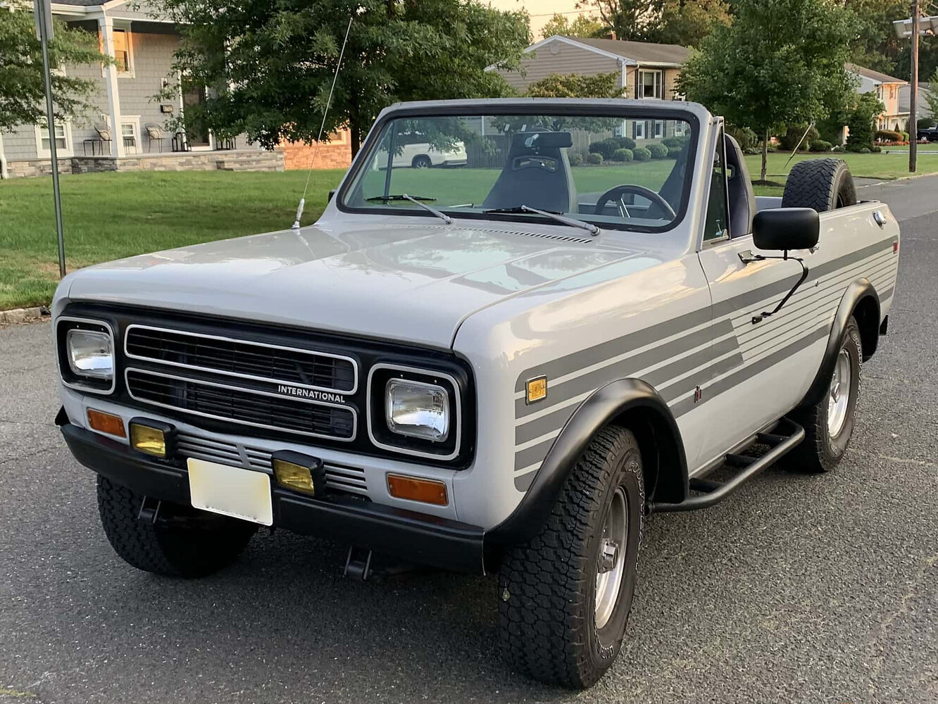 International Harvester Scout II, вид сбоку