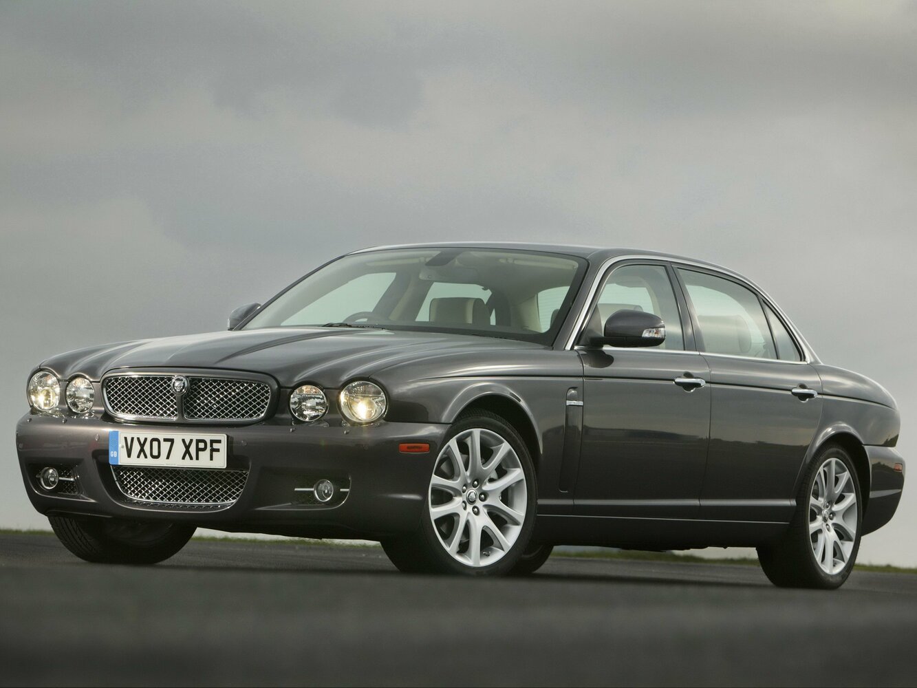Jaguar XJ III (X350/X358), вид сбоку