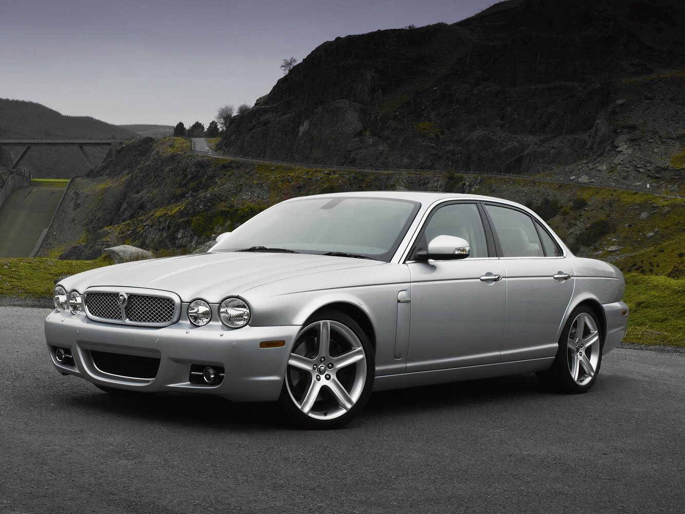 Jaguar XJ III (X350/X358)
