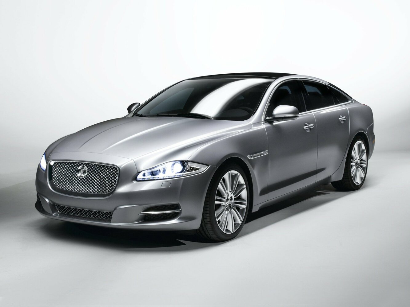 Jaguar XJ IV (X351), Седан Long: фото поколения