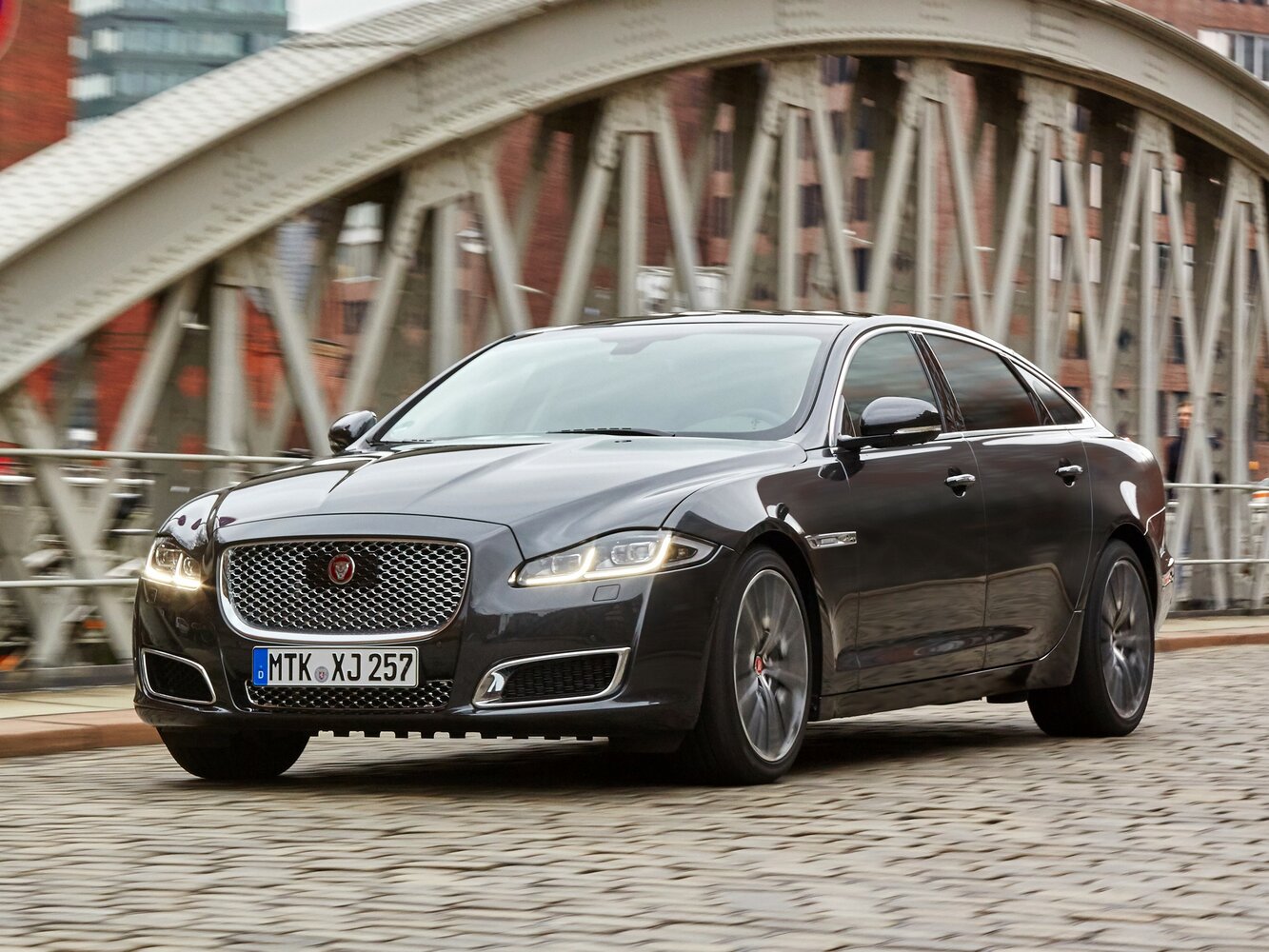 Jaguar XJ IV (X351) Рестайлинг, вид сбоку