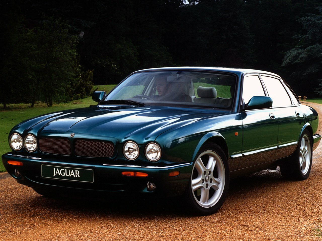 Jaguar XJR II (X300)