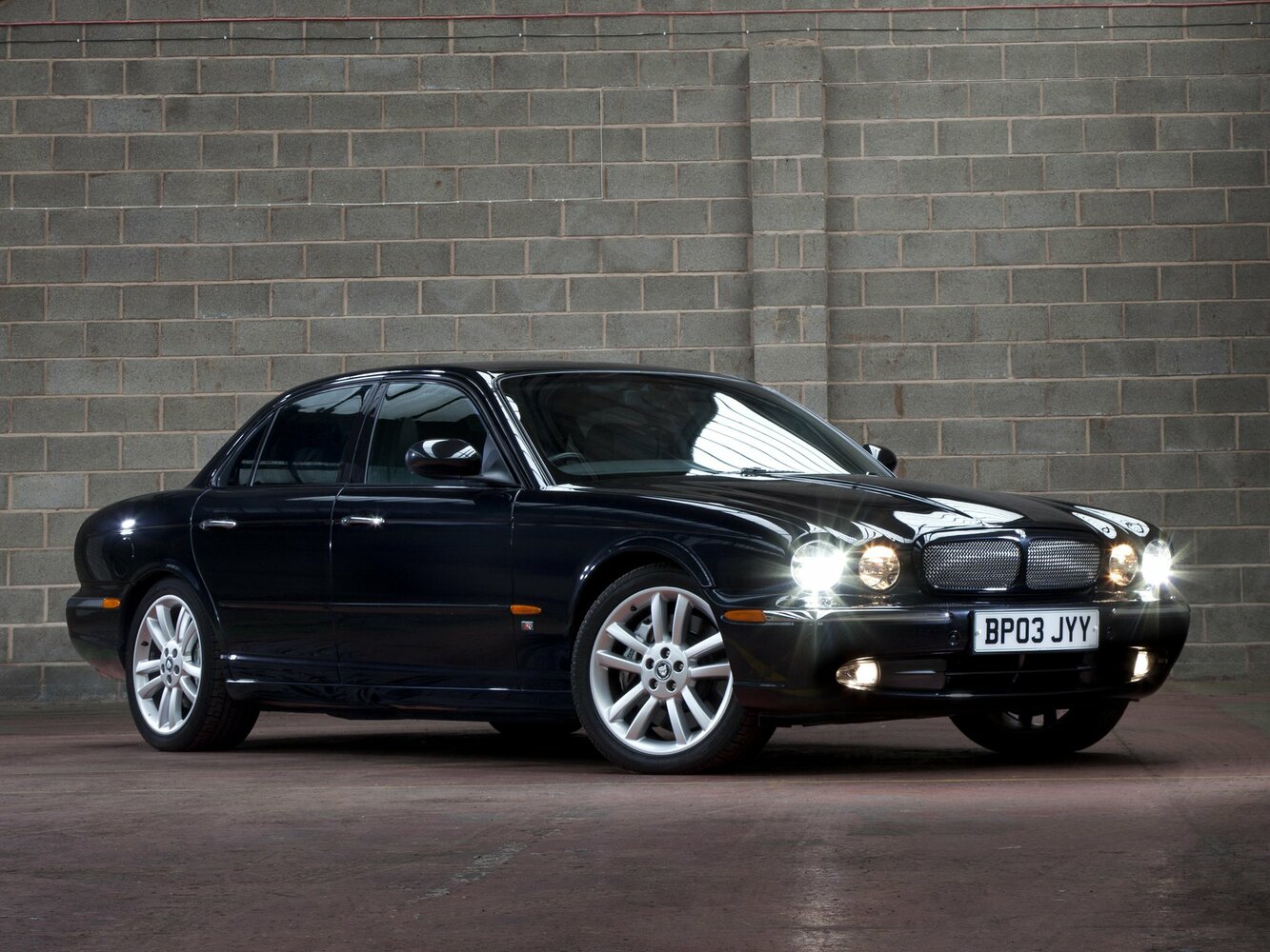 Jaguar XJR III (X350)