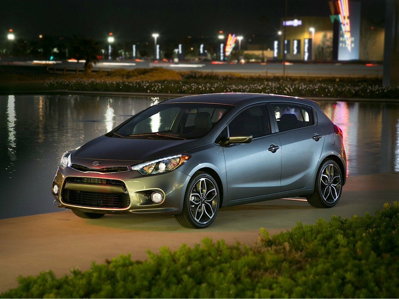 Kia Forte II, вид сбоку