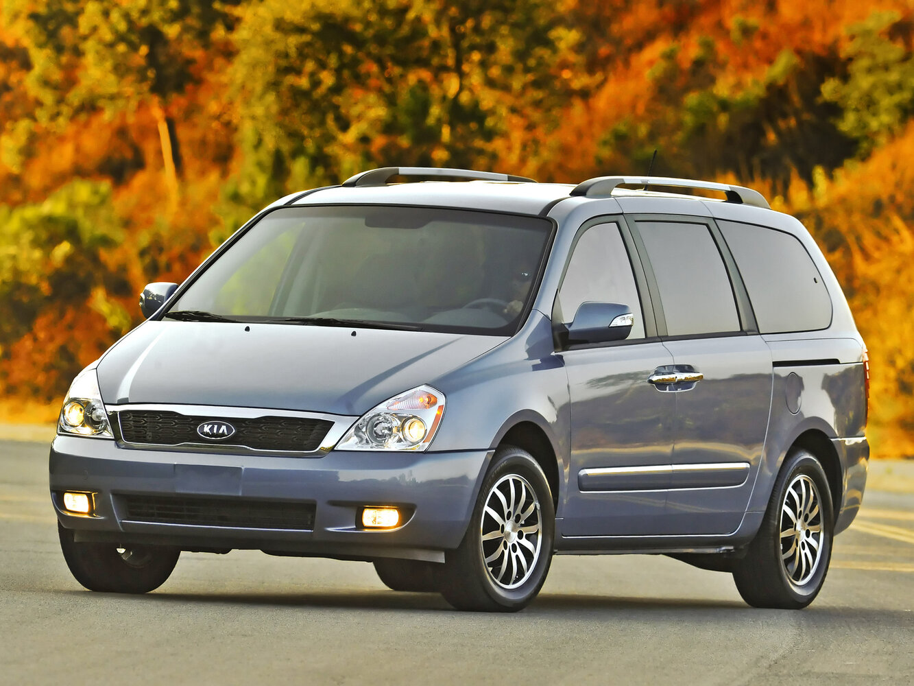 Kia Sedona II Рестайлинг, вид сбоку