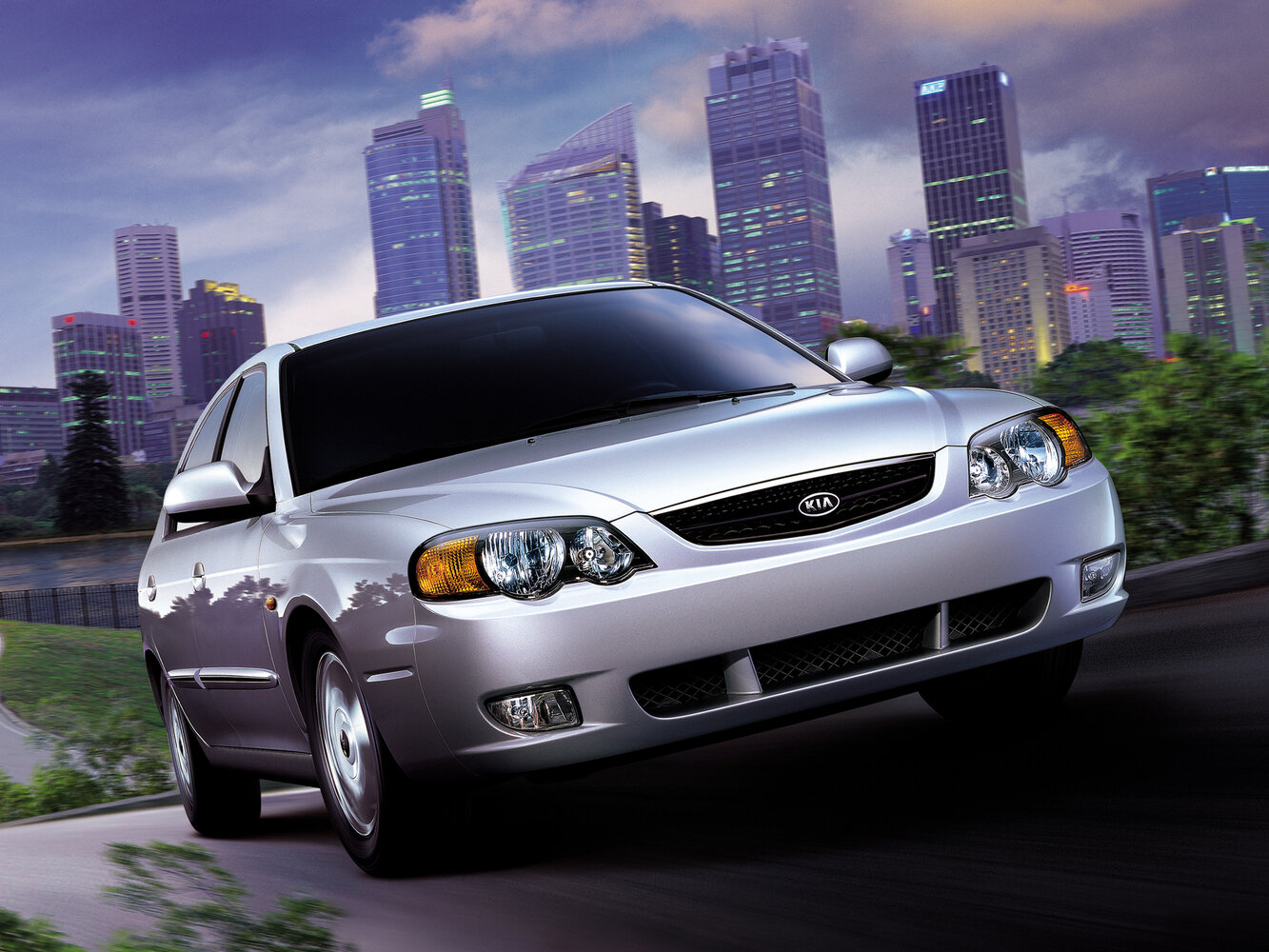 Kia Shuma II, вид сбоку