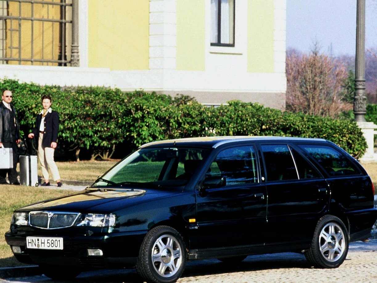 Lancia Dedra, вид сбоку
