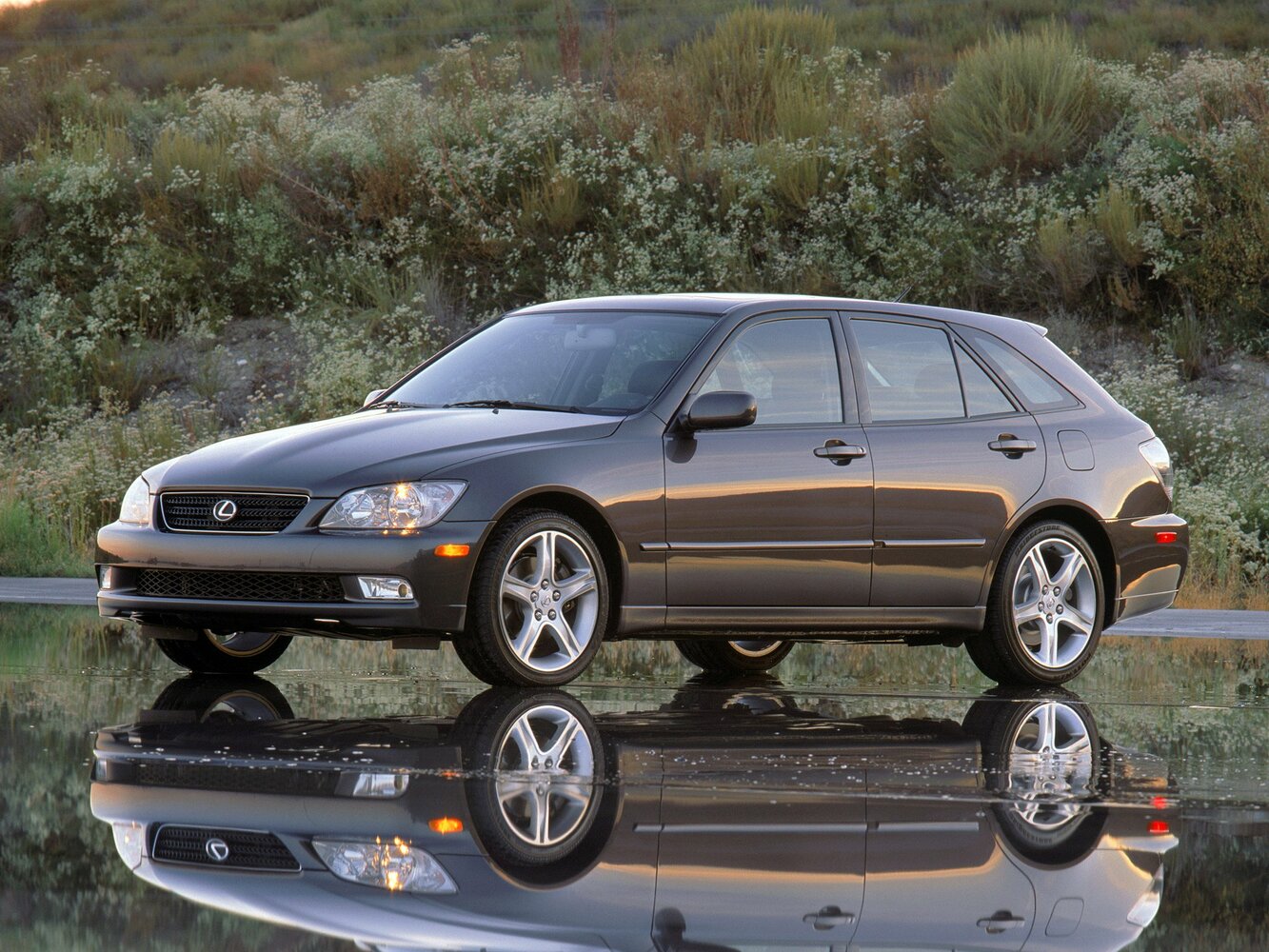 Lexus IS I, Универсал 5 дв.: фото поколения