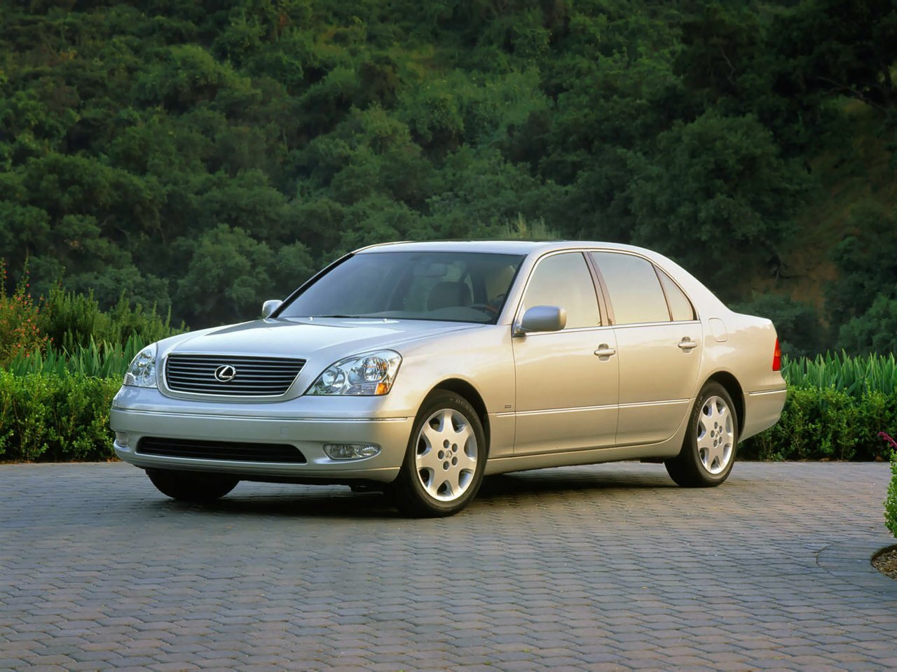 Lexus LS III