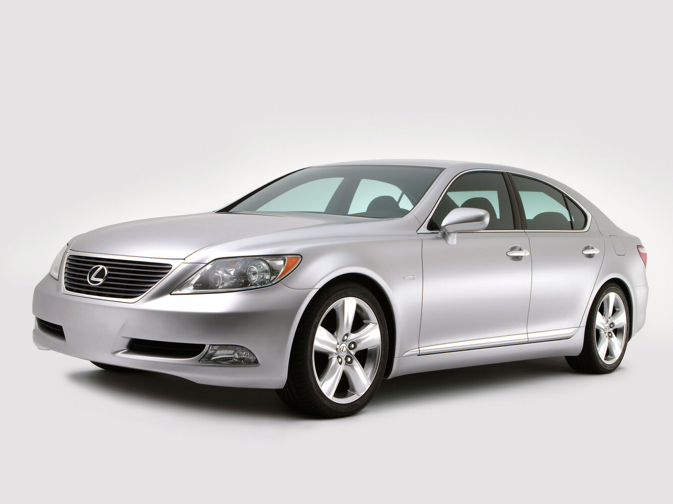 Lexus LS IV
