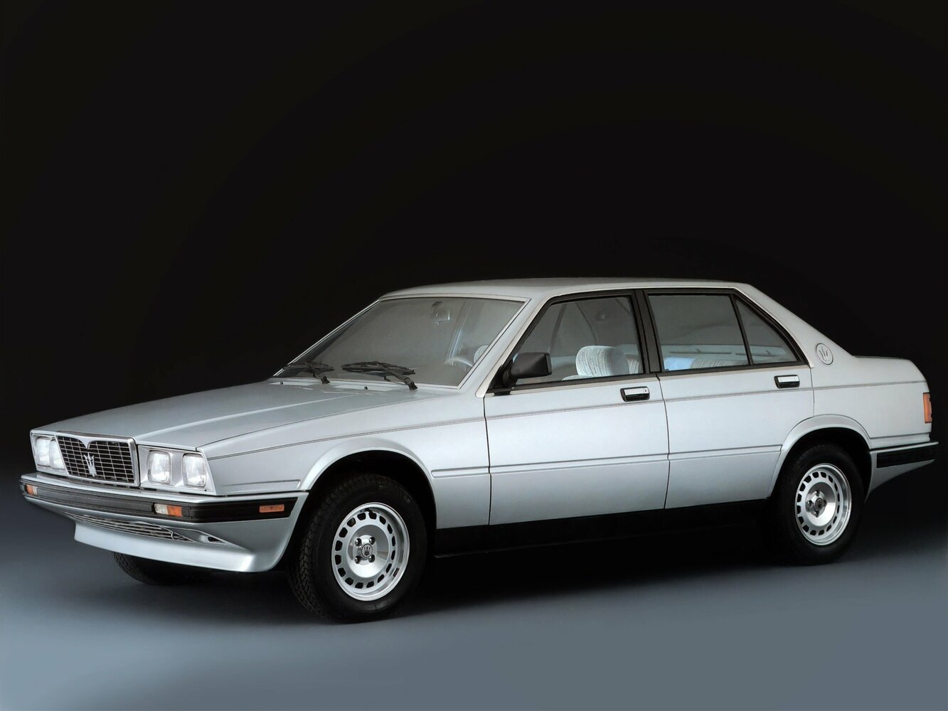Maserati Biturbo, вид сбоку