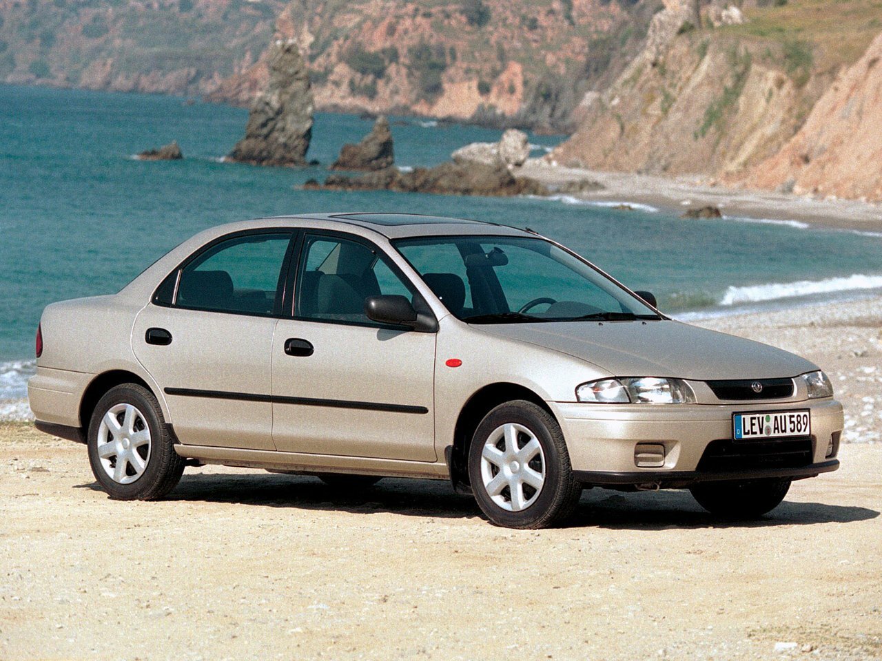 Mazda 323 V (BA), Седан: фото поколения