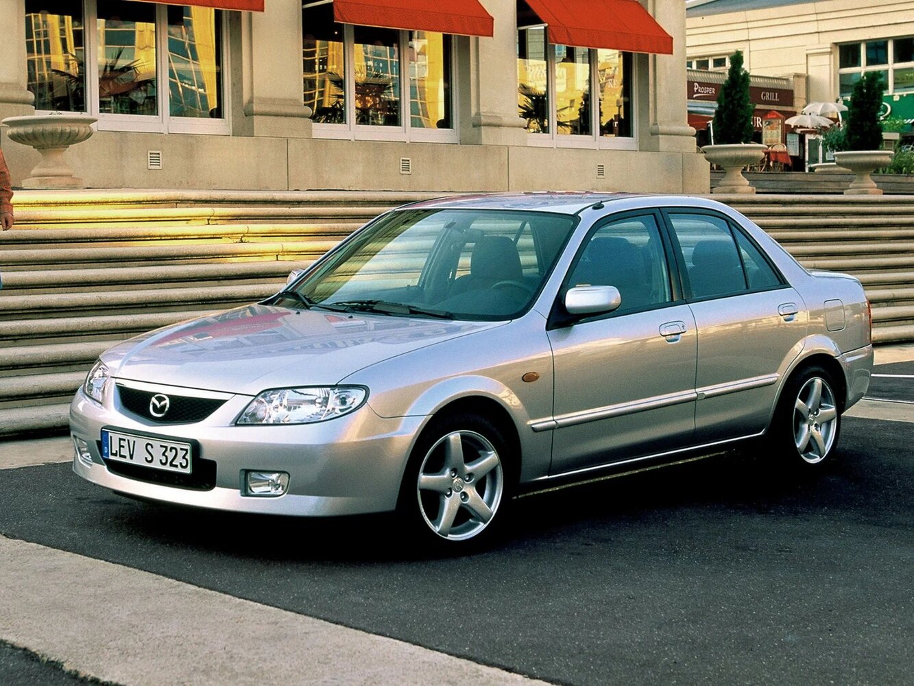 Mazda 323 VI (BJ) Рестайлинг, вид сбоку