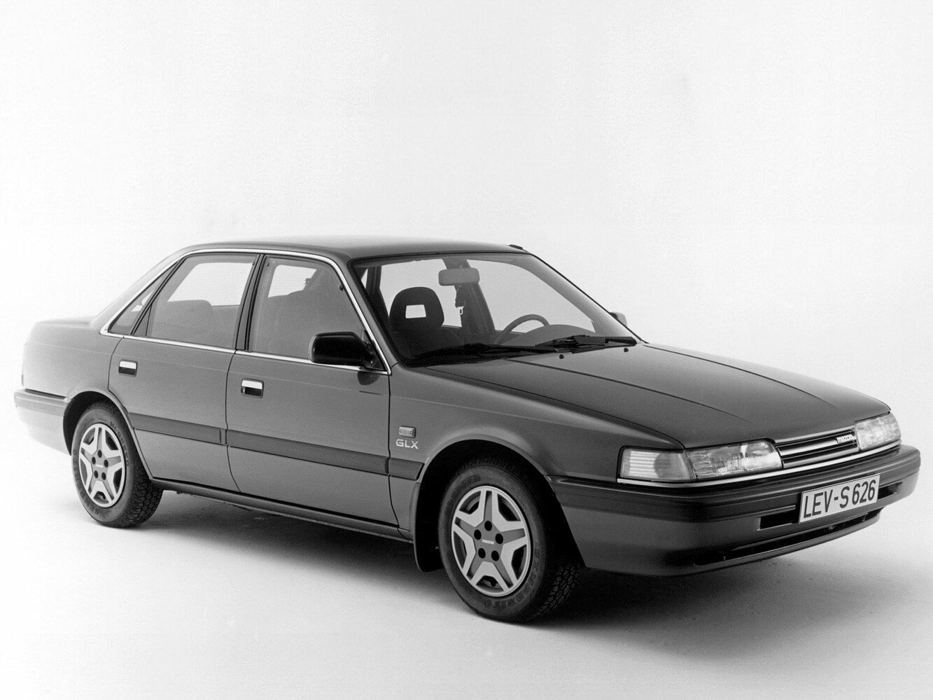 Mazda 626 III (GD), Седан: фото поколения