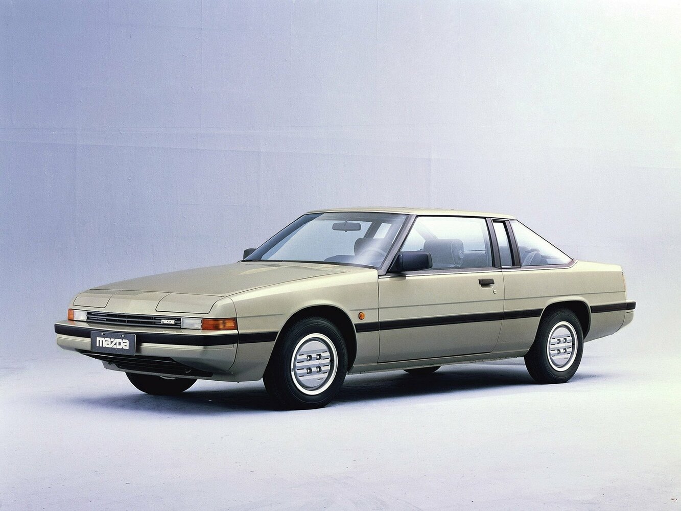 Mazda 929 II (HB), Купе: фото поколения