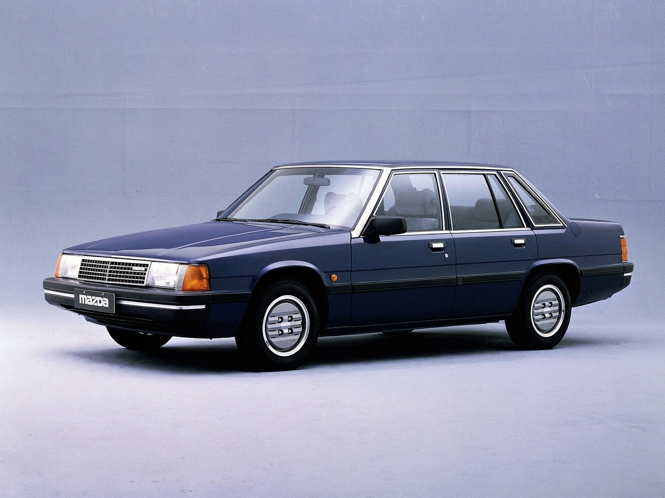 Mazda 929 II (HB), вид сбоку