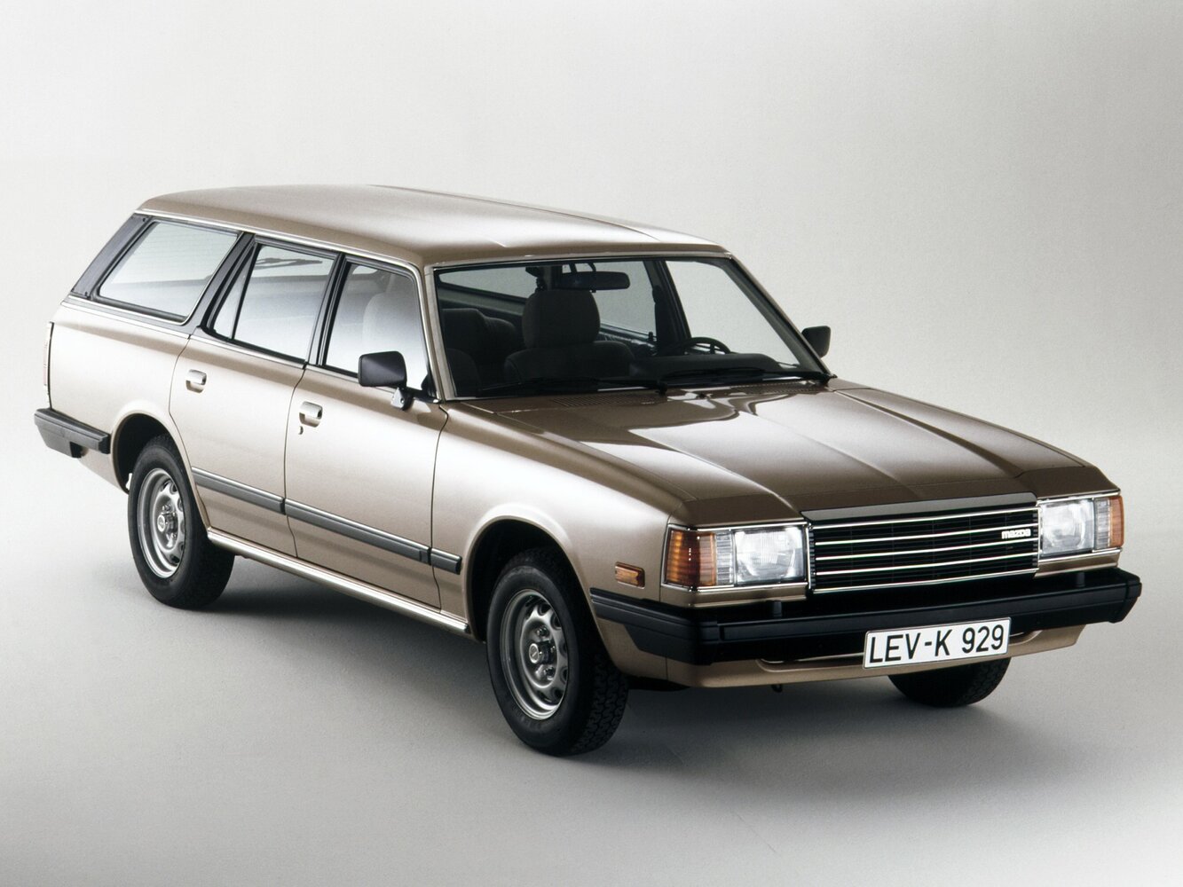 Mazda Luce III, вид сбоку