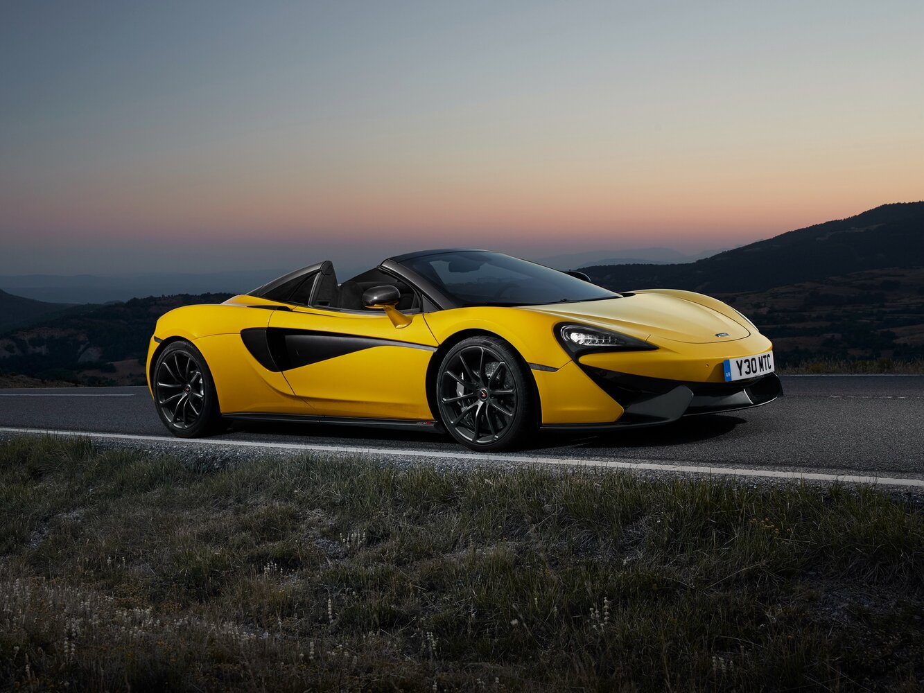 McLaren 570S, вид сбоку