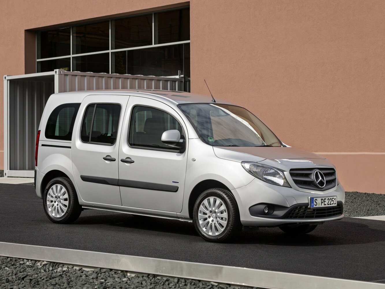 Mercedes-Benz Citan I (W415), вид сбоку
