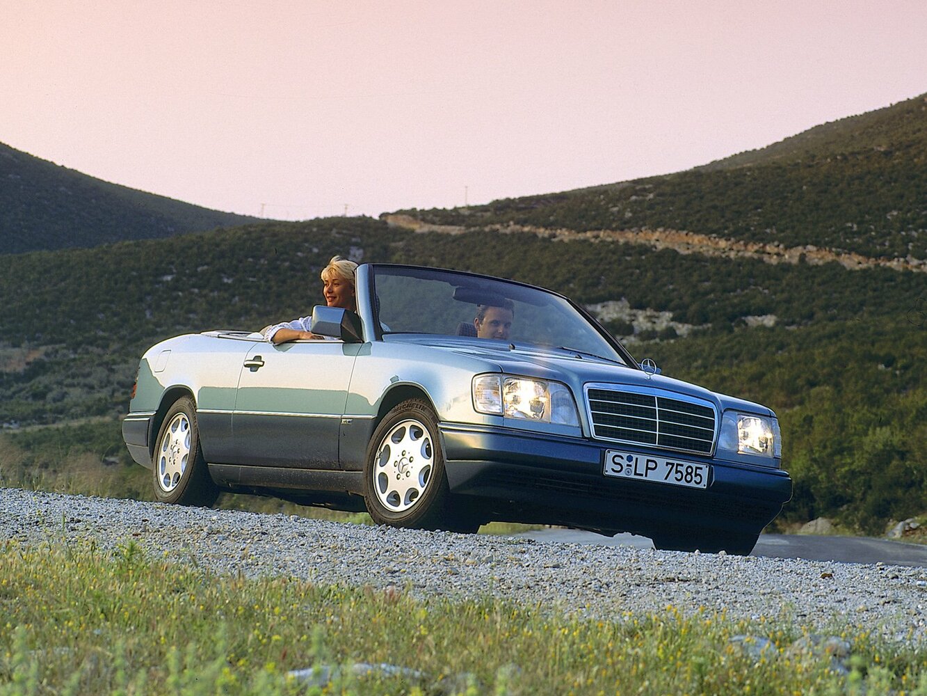 Mercedes-Benz E-Класс I (W124), Кабриолет: фото поколения