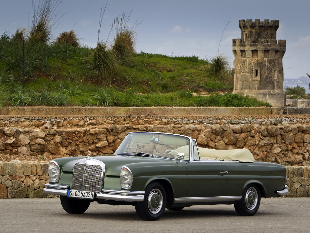 Mercedes-Benz W111, вид сбоку