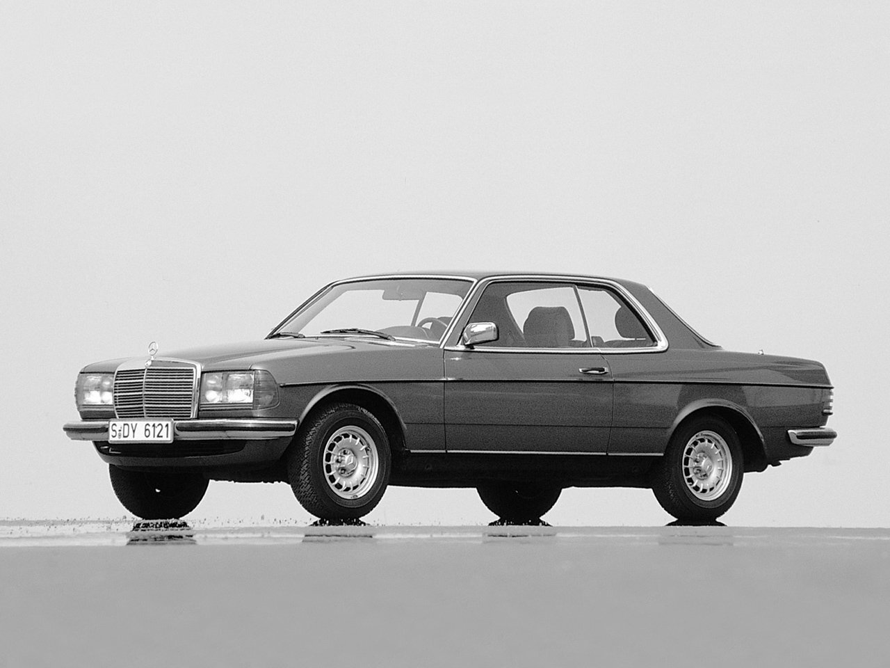 Mercedes-Benz W123, вид сбоку