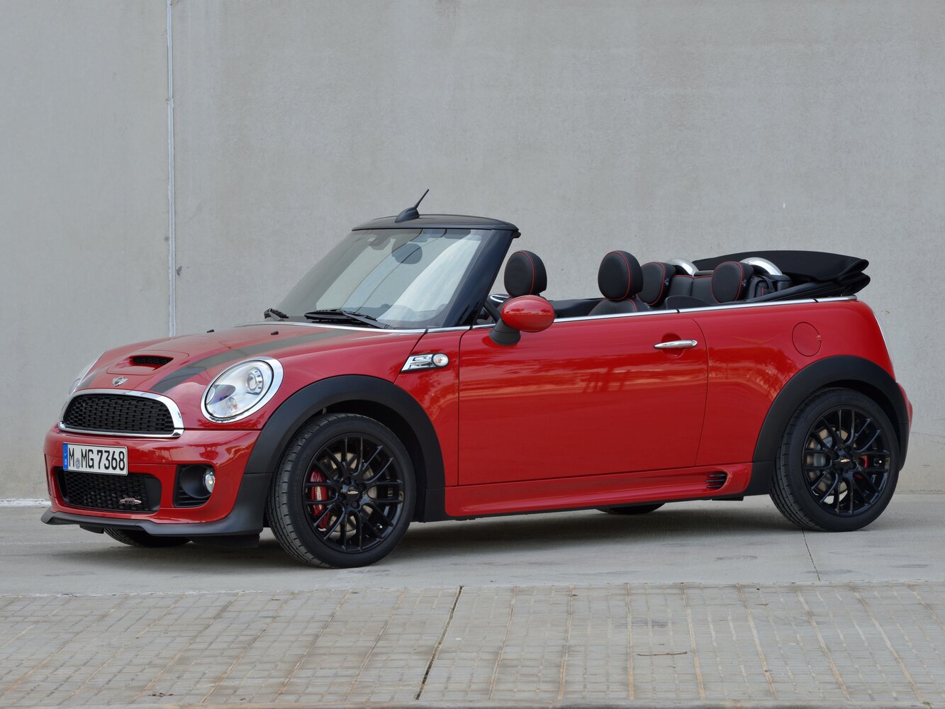 Mini Cabrio II Рестайлинг, Кабриолет JCW: фото поколения