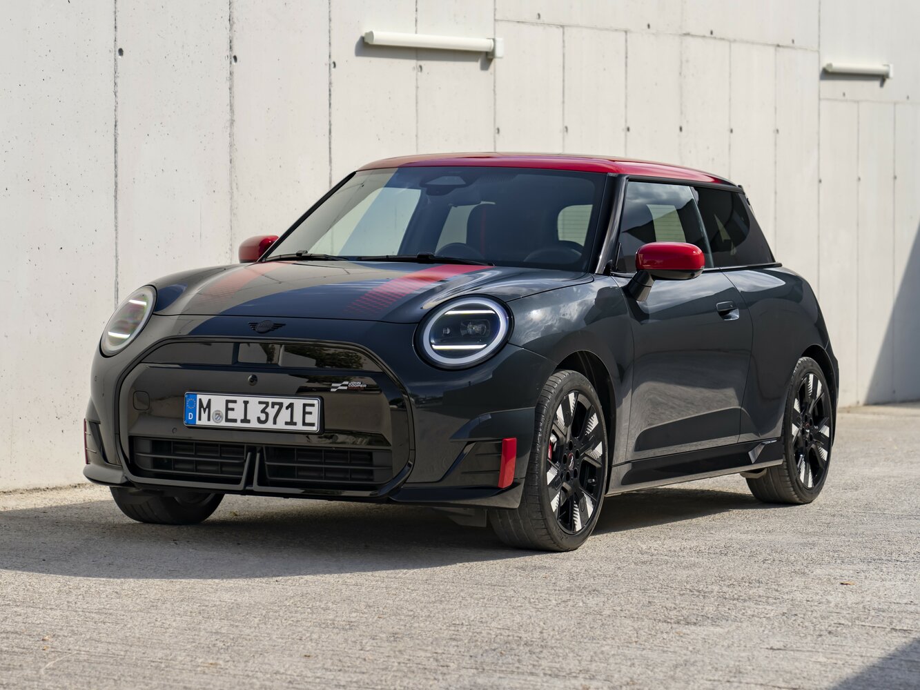 Mini Hatch IV (F65/F66/J01), Хэтчбек 3 дв. JCW Electric: фото поколения