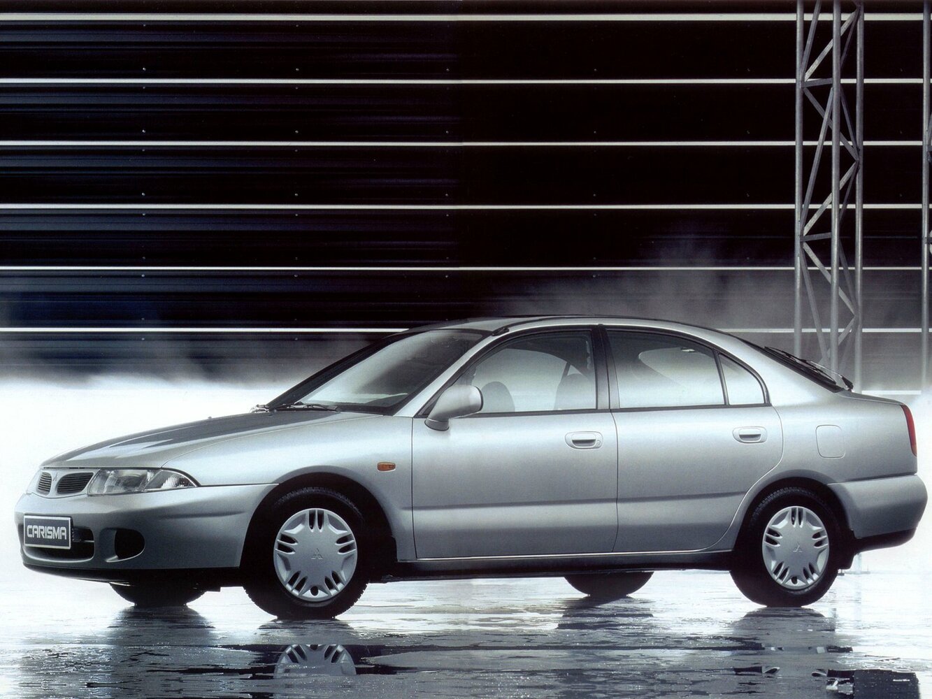 Mitsubishi Carisma I, вид сбоку