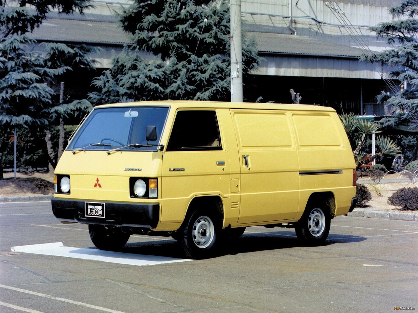 Mitsubishi Delica II, вид сбоку