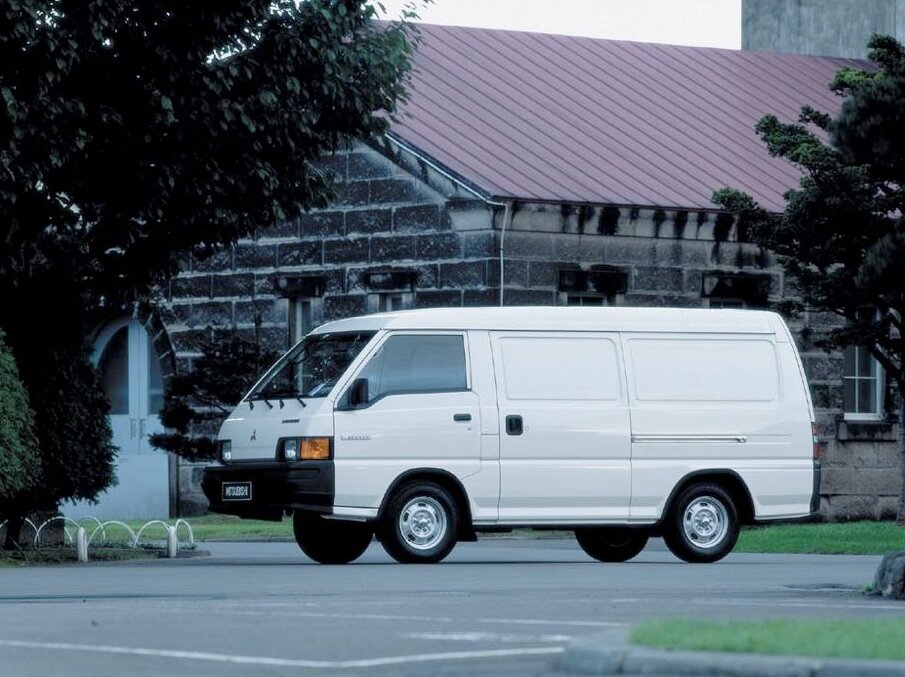 Mitsubishi Delica III, вид сбоку