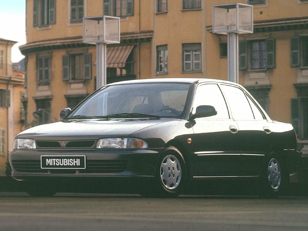 Mitsubishi Mirage IV, вид сбоку