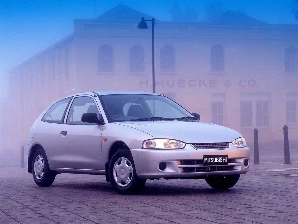 Mitsubishi Mirage V, Хэтчбек 3 дв.: фото поколения