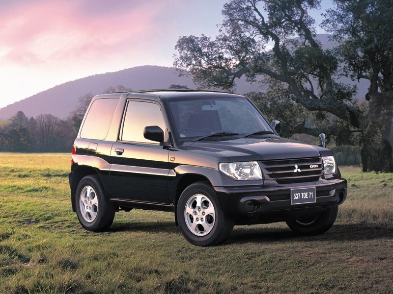 Mitsubishi Pajero iO, вид сбоку