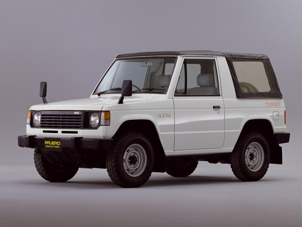 Mitsubishi Pajero I, вид сбоку