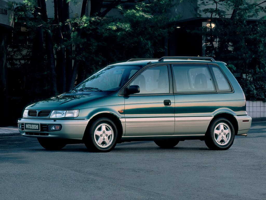 Mitsubishi Space Runner I