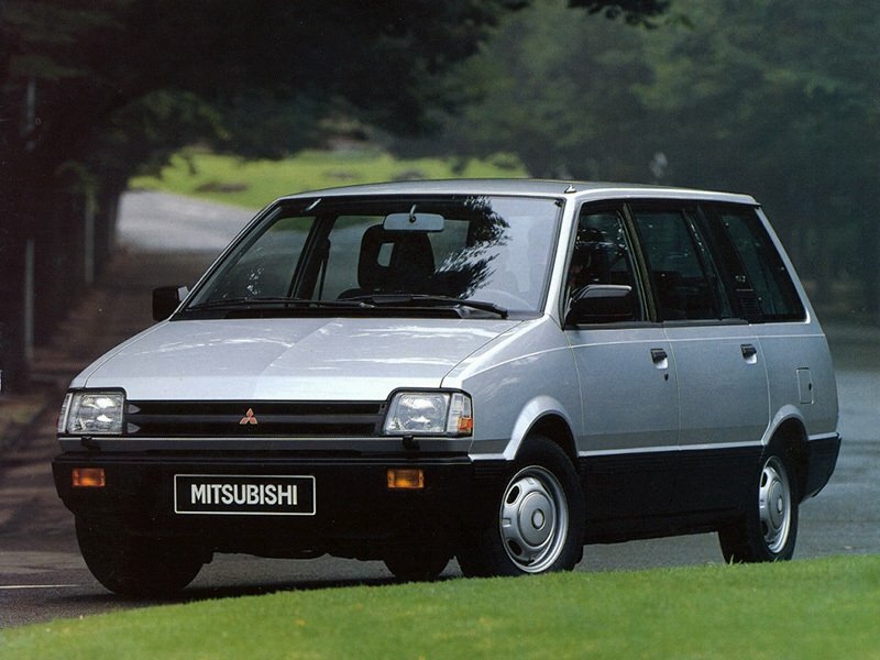 Mitsubishi Space Wagon I