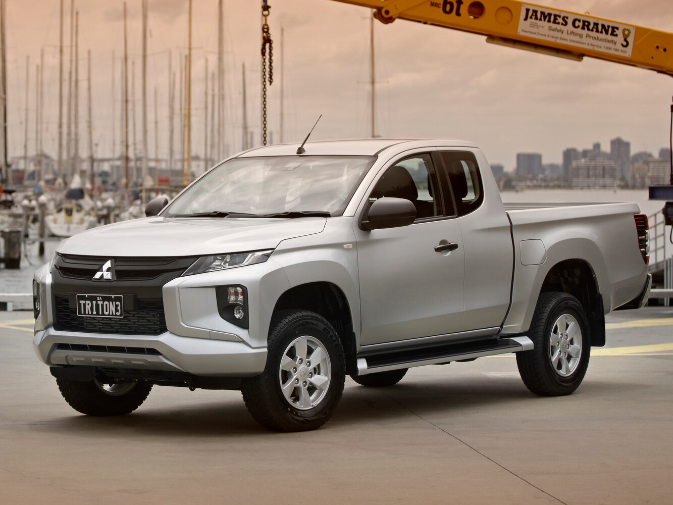Mitsubishi Triton V Рестайлинг, Пикап Полуторная кабина: фото поколения