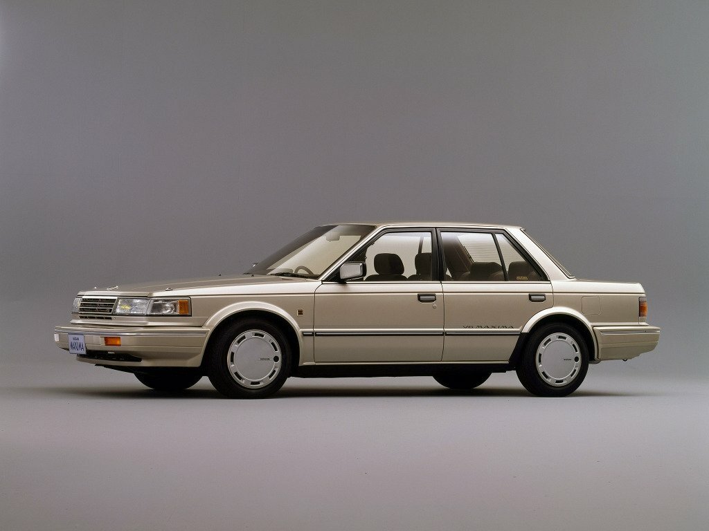 Nissan Bluebird VII (U11), вид сбоку