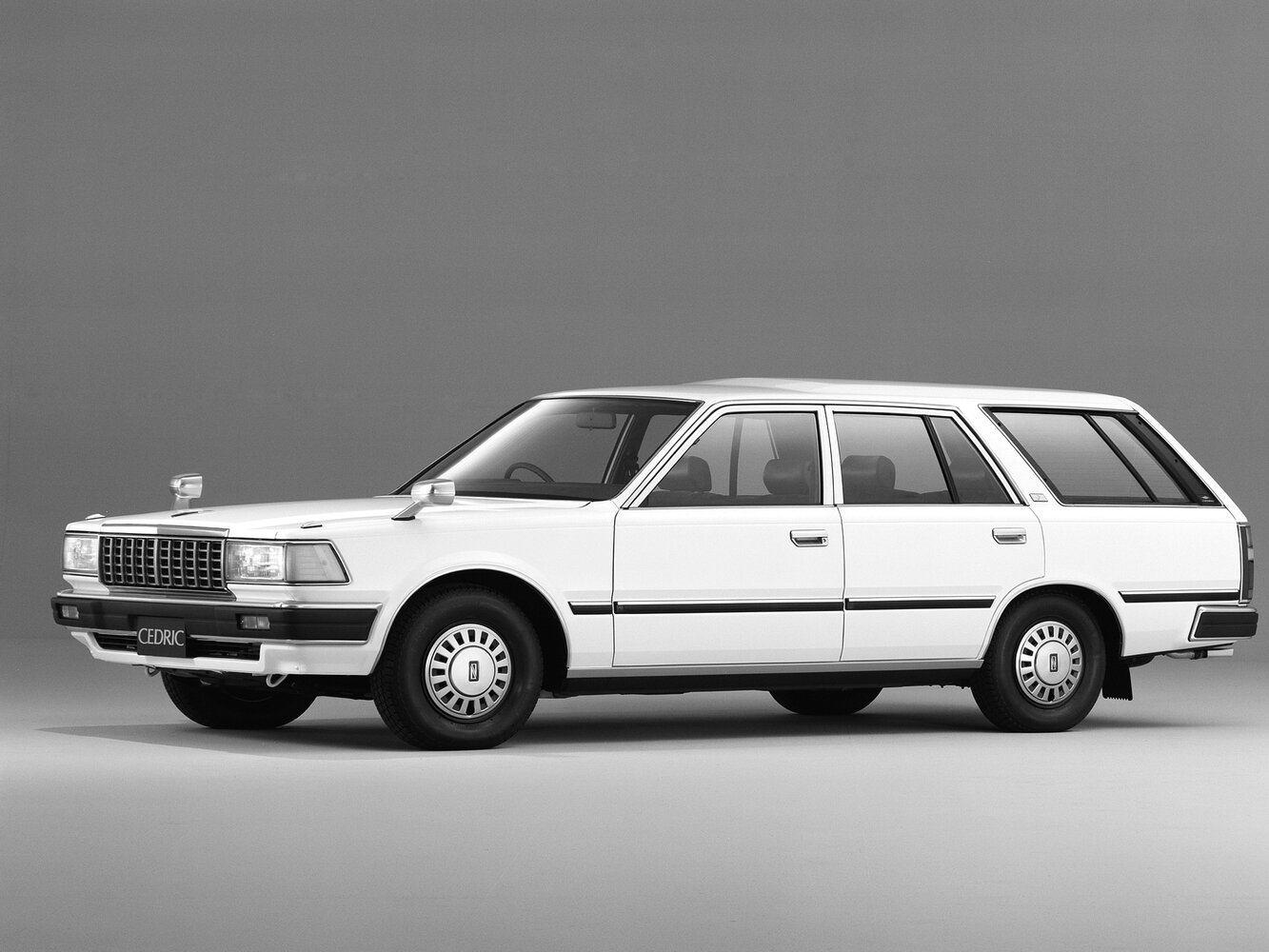 Nissan Cedric VI (Y30), вид сбоку