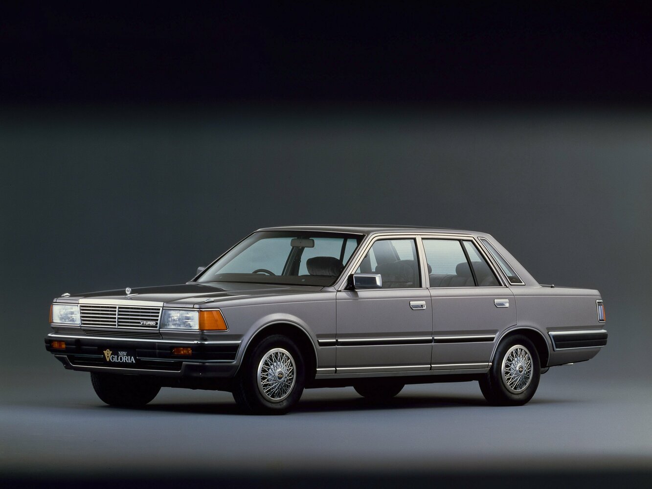 Nissan Gloria VII (Y30), вид сбоку