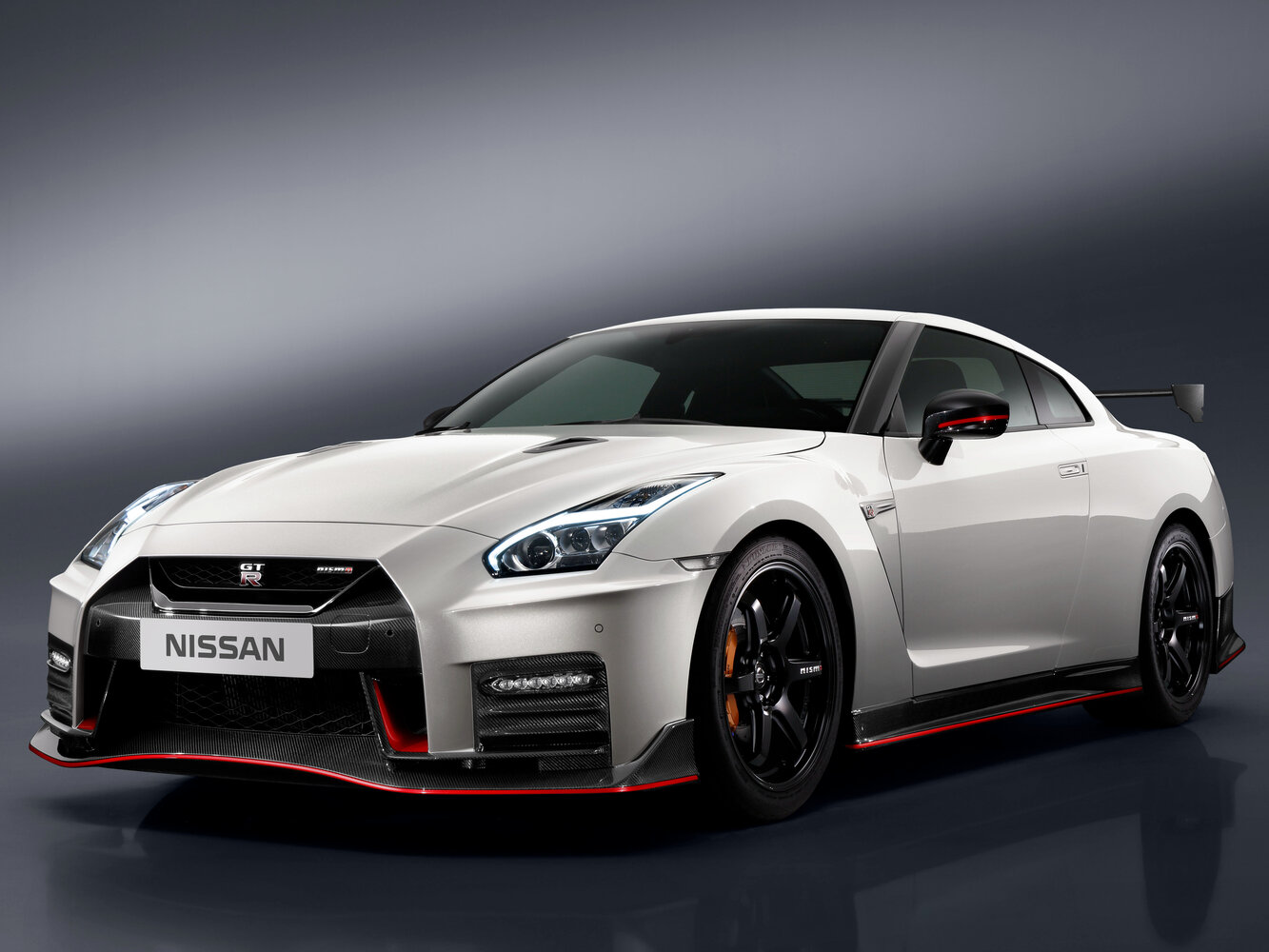 Nissan GT-R I Рестайлинг 3, вид сбоку