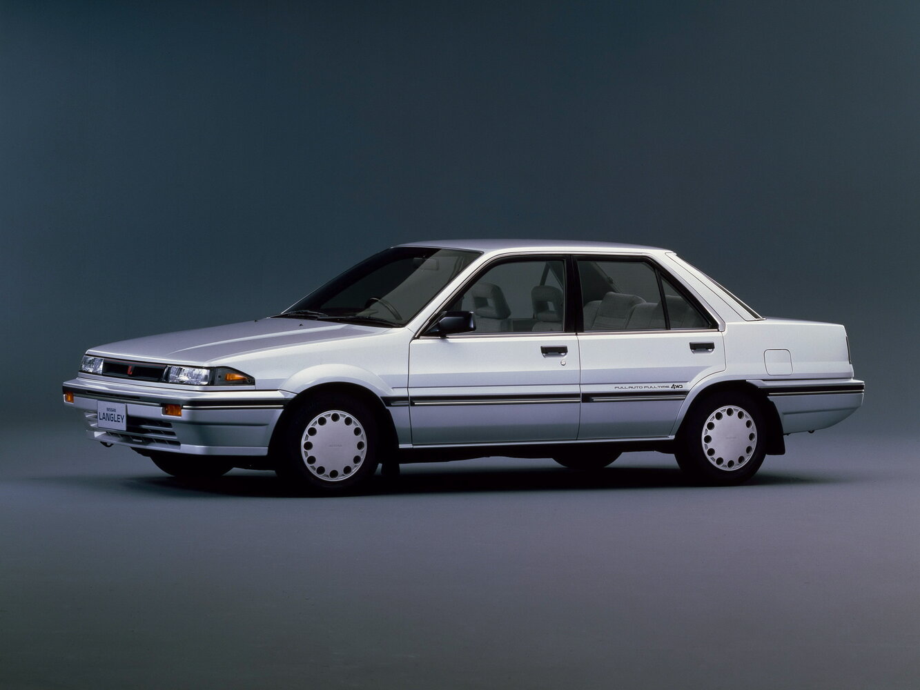 Nissan Langley III (N13), Седан: фото поколения