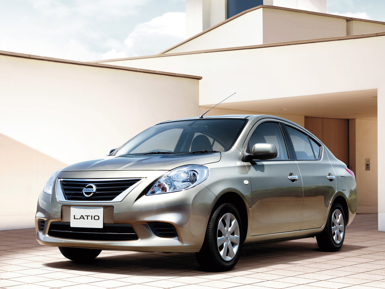 Nissan Latio I (N17)