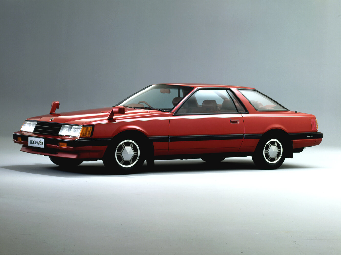Nissan Leopard I (F30), вид сбоку
