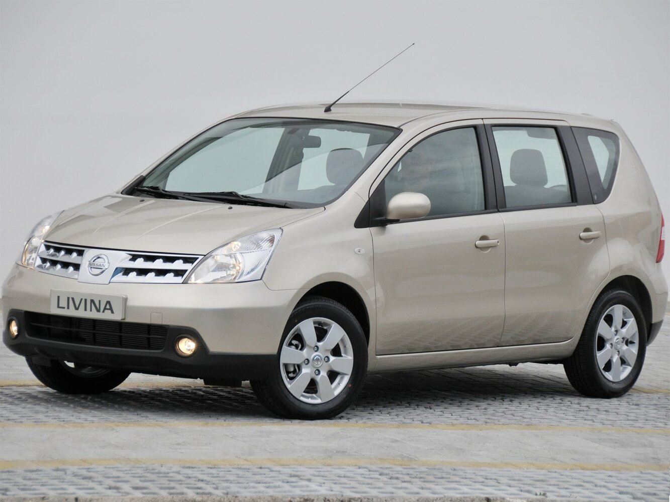 Nissan Livina I