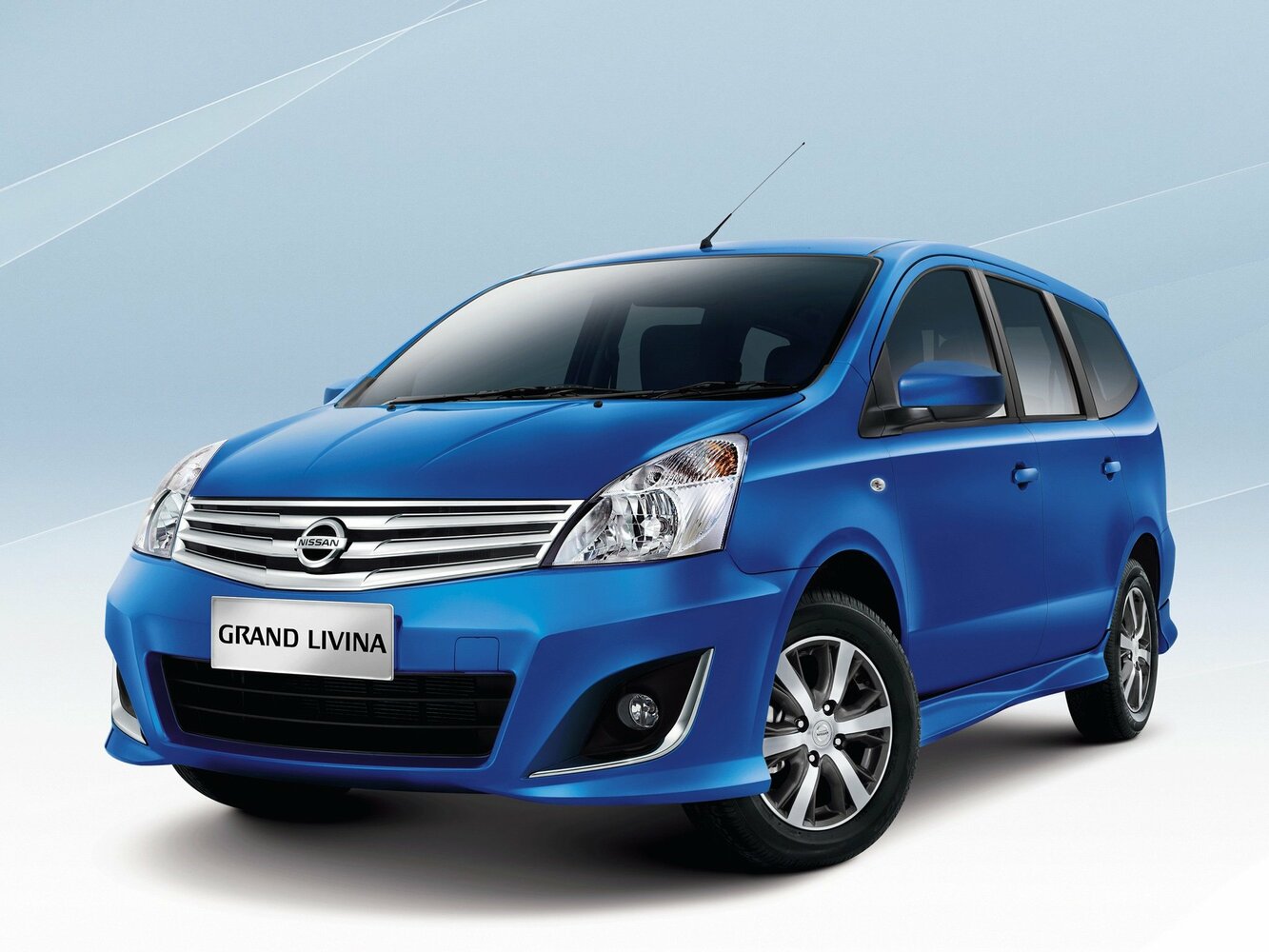 Nissan Livina I Рестайлинг, вид сбоку