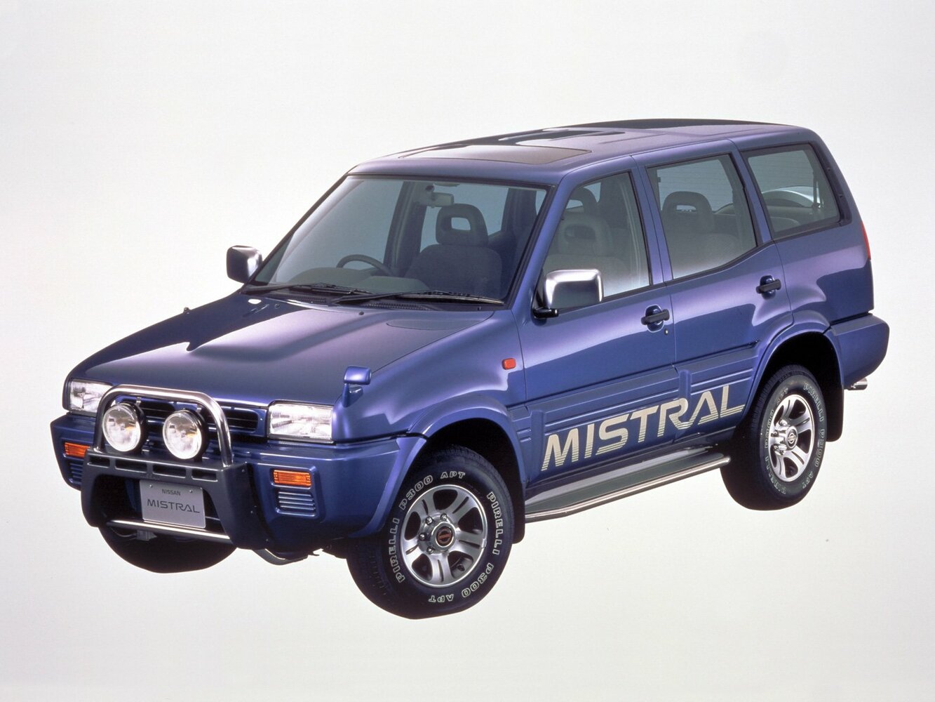 Nissan Mistral