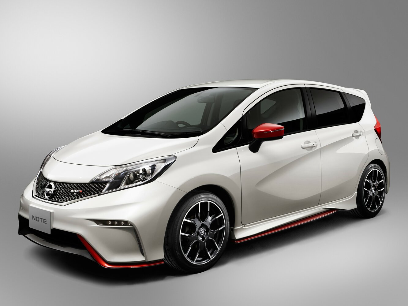 Nissan Note II, Хэтчбек 5 дв. Nismo: фото поколения