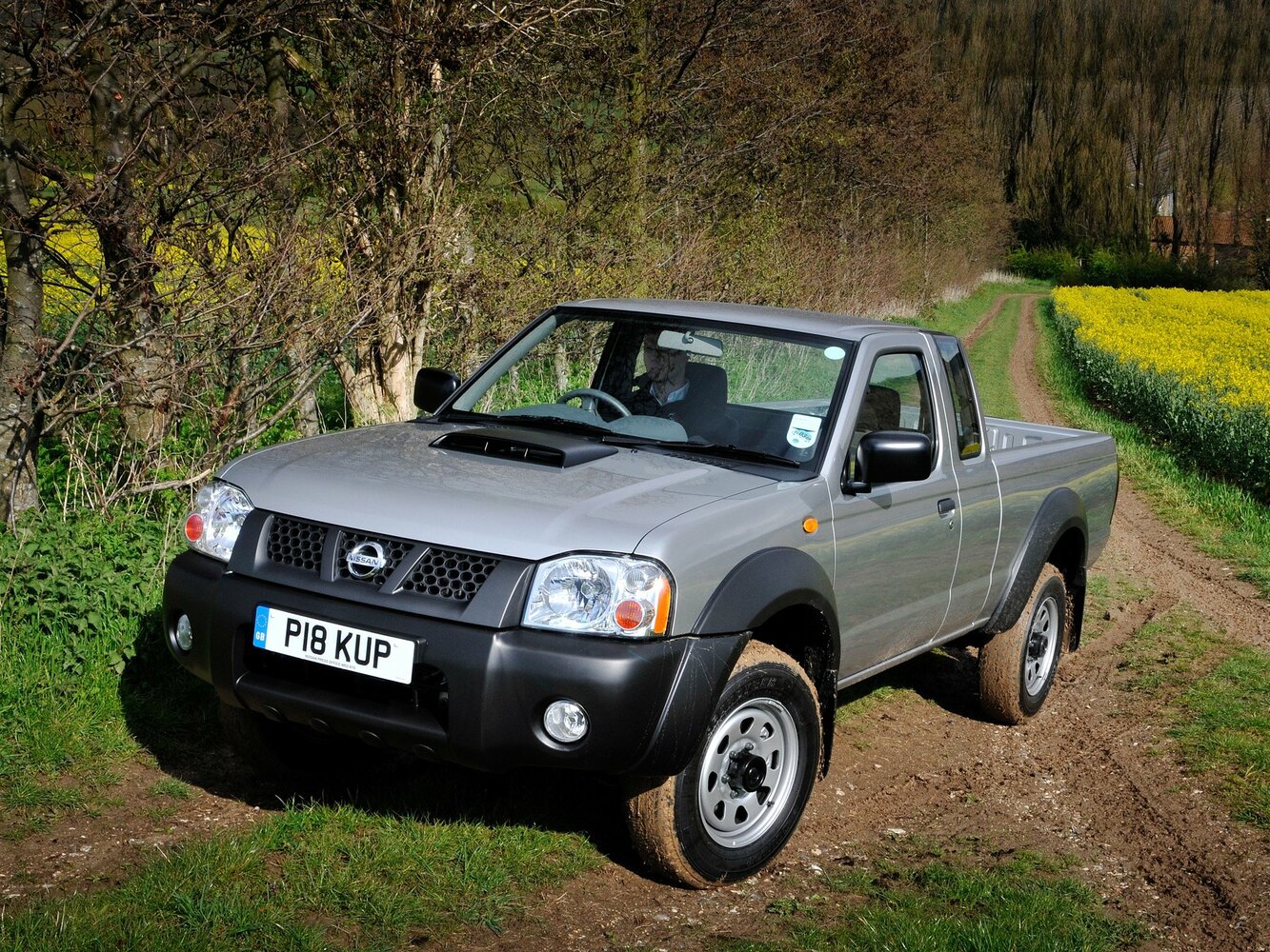 Nissan NP300, Пикап Полуторная кабина: фото поколения
